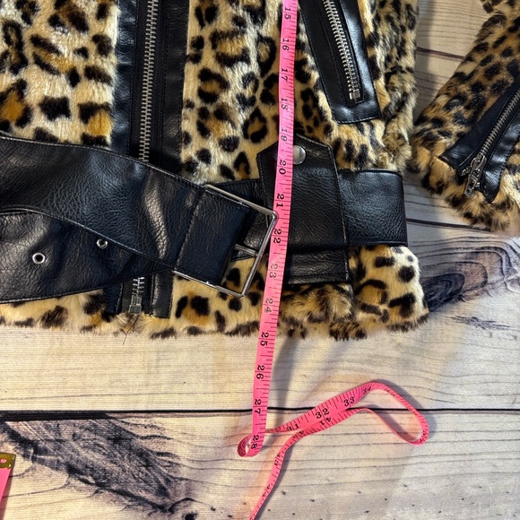 Blank NYC Faux Fur Moto Leopard Print Jacket Belted Size XS bomber style - Picture 8 of 13
